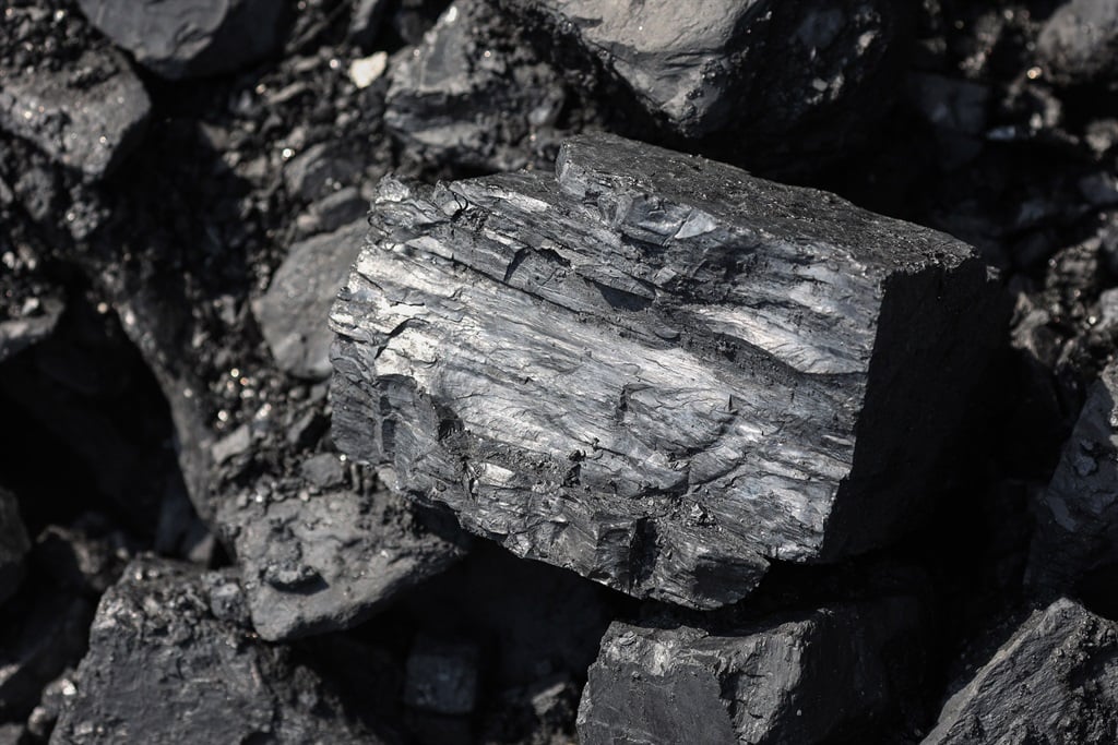 Unprocessed coal chunks